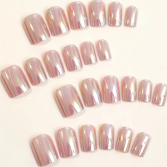 Short Squared Shimmery Pink Press On Nails Set, New In Box - Picture 2 of 2